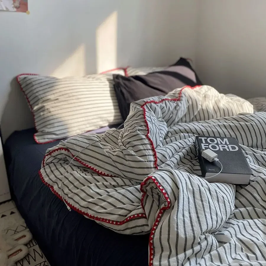 Duvet Cover Set Quilt Set Ins Nordic Minimalist Style Grey Strip Bed Set Of Four Pieces, Home Luxury Bedding Set Bed Sheets
Duvet Cover Set Quilt Set Ins Nordic Minimalist Style Grey Strip Bed Set Of Four Pieces, Home Luxury Bedding Set Bed Sheets