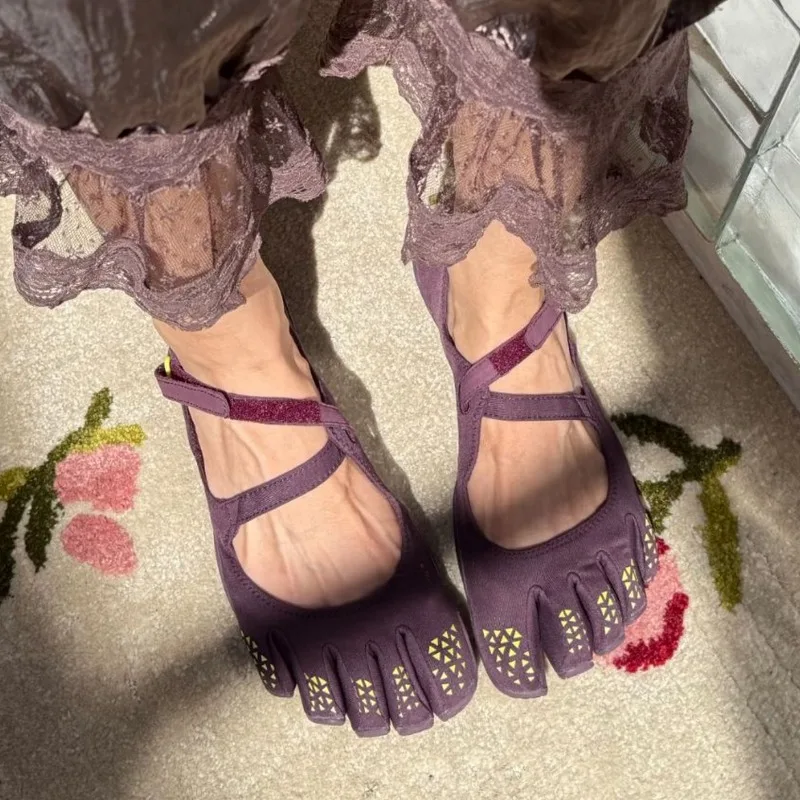 Классическая брендовая тренировочная обувь с мягкой подошвой для тяжелой атлетики, удобная женская домашняя обувь для йоги и фитнеса, тренировочная обувь для танцев и приседаний 
Классическая брендовая тренировочная обувь с мягкой подошвой для тяжелой атлетики, удобная женская домашняя обувь для йоги и фитнеса, тренировочная обувь для танцев и приседаний