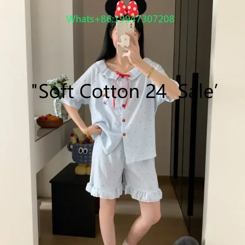 Summer new blue lapel cute cartoon Hello Kitty pajamas short sleeved shorts sleeping sweet loose loungewear can be worn outside
Summer new blue lapel cute cartoon Hello Kitty pajamas short sleeved shorts sleeping sweet loose loungewear can be worn outside