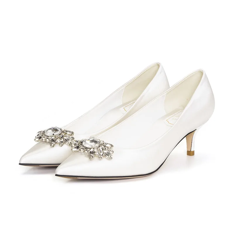 Новые женские туфли 2026 года на низком каблуке с неглубоким вырезом, со стразами, для невесты и подружек невесты, больших размеров
Новые женские туфли 2026 года на низком каблуке с неглубоким вырезом, со стразами, для невесты и подружек невесты, больших размеров
