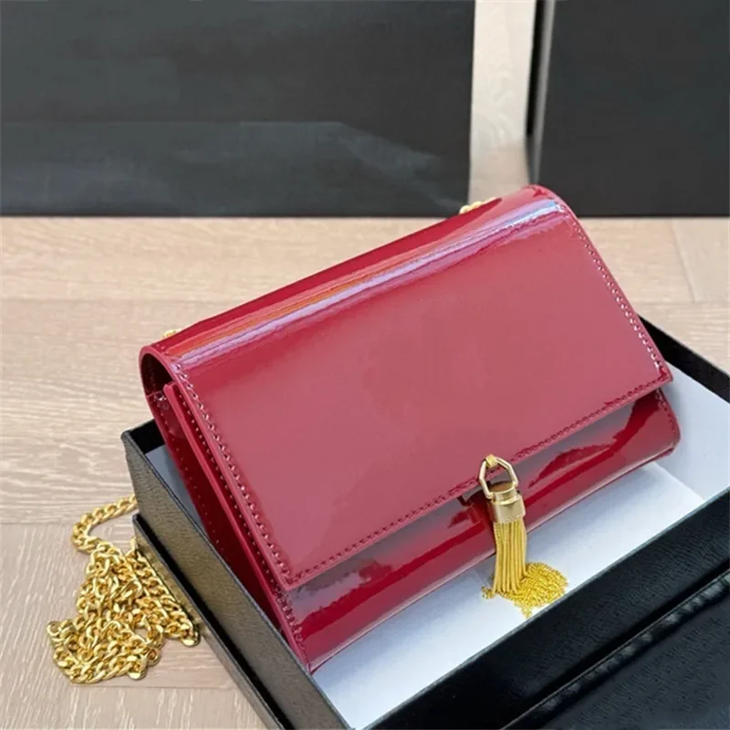 Woman Glossy Designer Bag Crossbody Chain Bags Cross Body Tassel Shoulder Bags Patent Leather Small Purse 10A 2026
Woman Glossy Designer Bag Crossbody Chain Bags Cross Body Tassel Shoulder Bags Patent Leather Small Purse 10A 2026