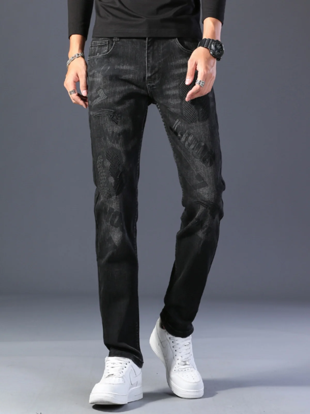Мужские джинсы Slim Fit с принтом и вышивкой, модные, молодежные, повседневные, черные, с эластичным поясом, из хлопкового денима, со средней посадкой
Мужские джинсы Slim Fit с принтом и вышивкой, модные, молодежные, повседневные, черные, с эластичным поясом, из хлопкового денима, со средней посадкой
