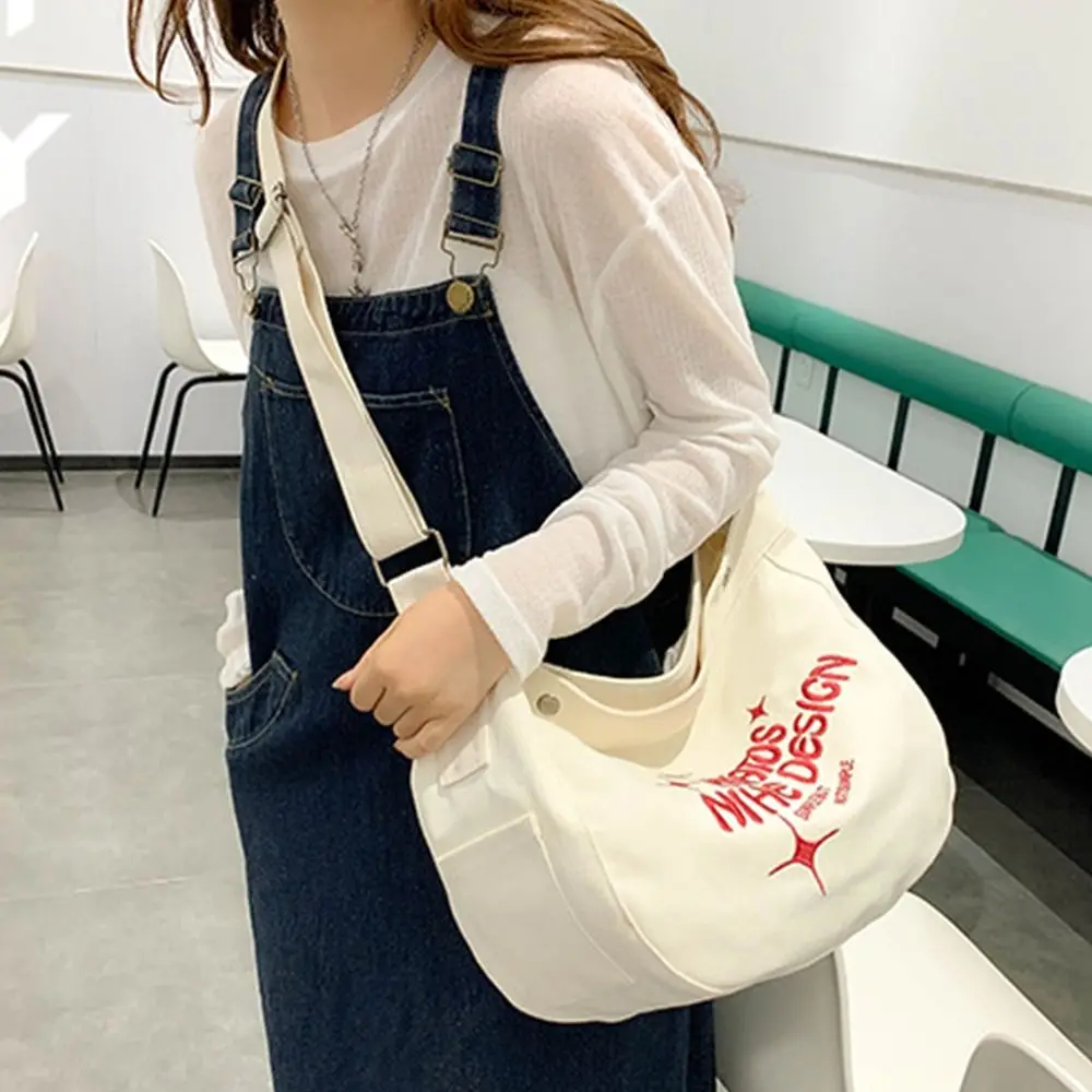 Underarm Bag Embroidery Letter Canvas Bag Large Capacity Korean Style Student Crossbody Bag Square Printing Simple Handbag Lady
Underarm Bag Embroidery Letter Canvas Bag Large Capacity Korean Style Student Crossbody Bag Square Printing Simple Handbag Lady