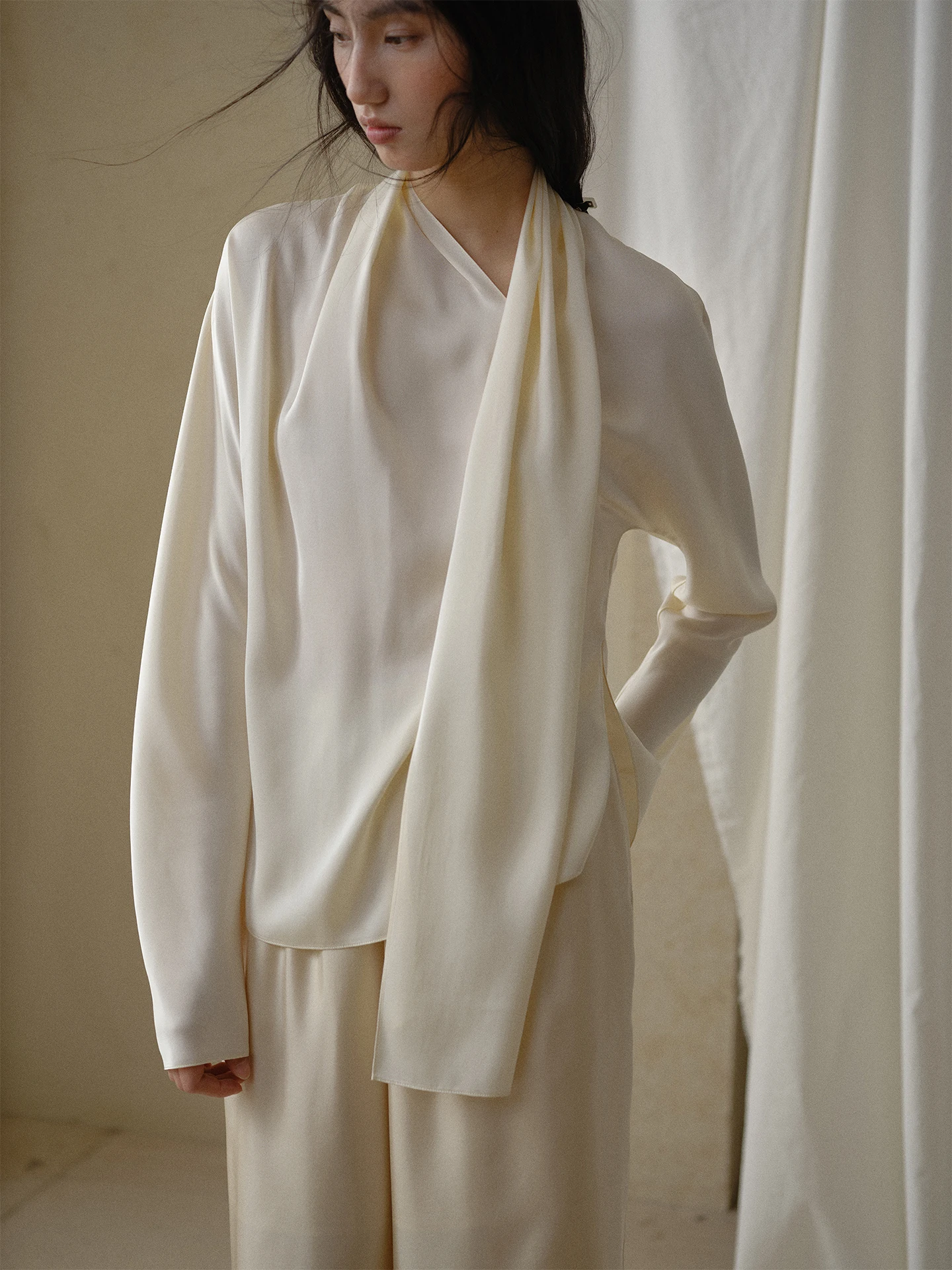 Silk Long Sleeve Scarf Collar Elastic Shirt Commuse Memory Design True Silk Women's Shirt Straight Cut Style Pure Color Sprin...
Silk Long Sleeve Scarf Collar Elastic Shirt Commuse Memory Design True Silk Women's Shirt Straight Cut Style Pure Color Sprin...