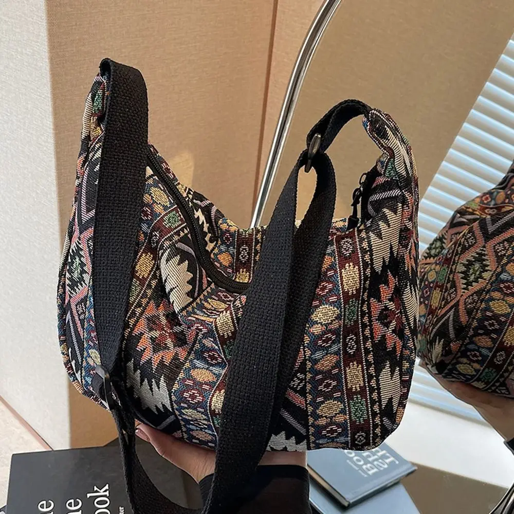 Simple Cloth Ethnic Style Crossbody Bags Weaven Large Capacity Retro Shoulder Bag Handbag Geometric Bohemian Messenger Bag Women
Simple Cloth Ethnic Style Crossbody Bags Weaven Large Capacity Retro Shoulder Bag Handbag Geometric Bohemian Messenger Bag Women