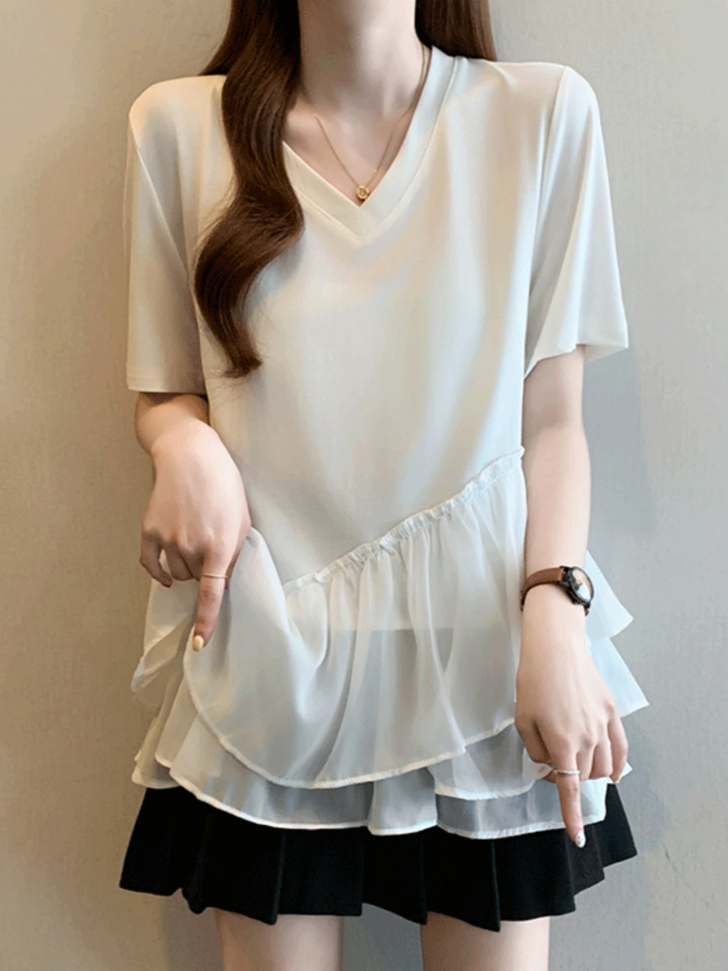 Slimming Mesh Splice V-Neck Short Sleeve T-Shirt Women's Base Shirt Summer 2026 Large Size Beautiful Top Korean Style Knitted
Slimming Mesh Splice V-Neck Short Sleeve T-Shirt Women's Base Shirt Summer 2026 Large Size Beautiful Top Korean Style Knitted