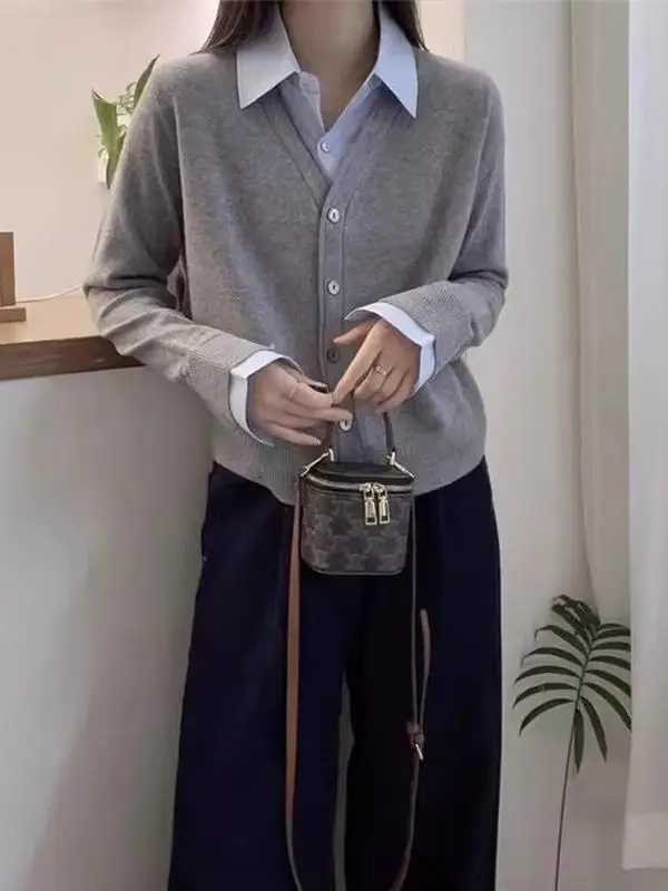 Женский приталенный вязаный свитер-пальто на осень-зиму с воротником и вставками, стильная базовая верхняя одежда для повседневного образа
Женский приталенный вязаный свитер-пальто на осень-зиму с воротником и вставками, стильная базовая верхняя одежда для повседневного образа