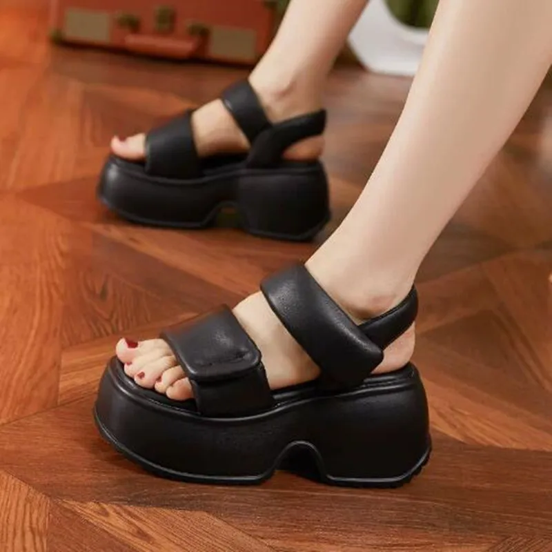 9cm Platform Wedge Retro British Women Mules Ins Hot Sell Microfiber Leather Weave Sandals Fashion Ladies Shoes Summer Slippers
9cm Platform Wedge Retro British Women Mules Ins Hot Sell Microfiber Leather Weave Sandals Fashion Ladies Shoes Summer Slippers