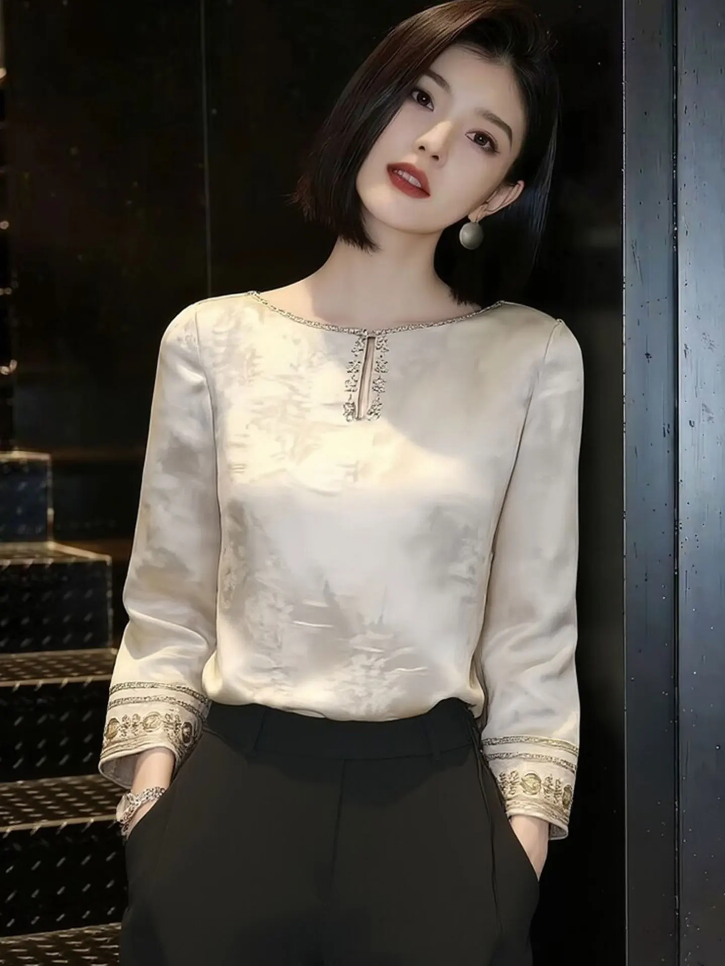 Ele Chinese Sle Nine-Point Sve irt Women's Loose Faionable Spring Top Silk Material Commute Sle round Ne
Ele Chinese Sle Nine-Point Sve irt Women's Loose Faionable Spring Top Silk Material Commute Sle round Ne