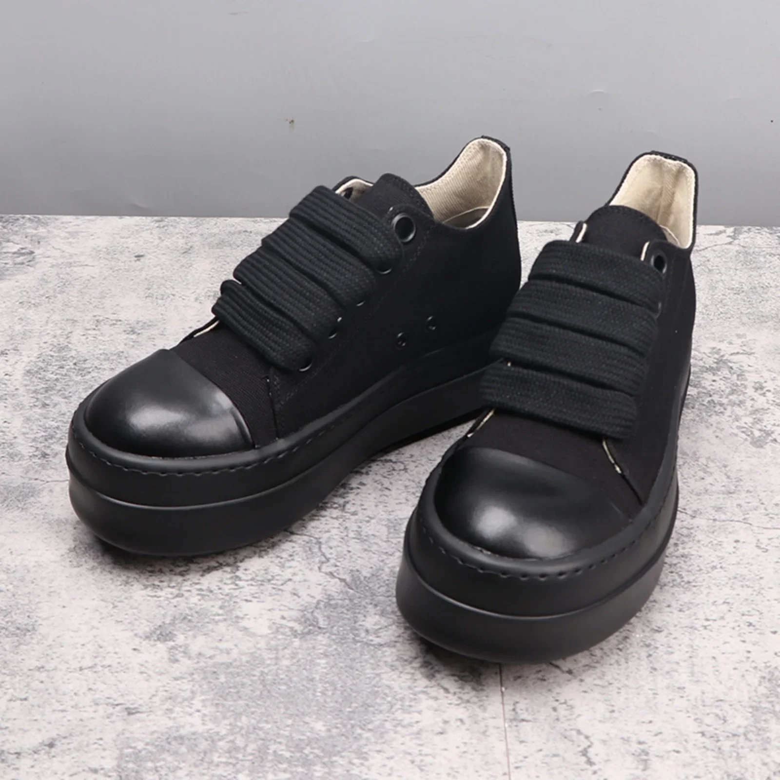 Top Hight Quality Men Casual Shoes Canvas Womens Tennis Shoes Brand Designer Classic Fashion Design Goth Y2K style RO shoes
Top Hight Quality Men Casual Shoes Canvas Womens Tennis Shoes Brand Designer Classic Fashion Design Goth Y2K style RO shoes