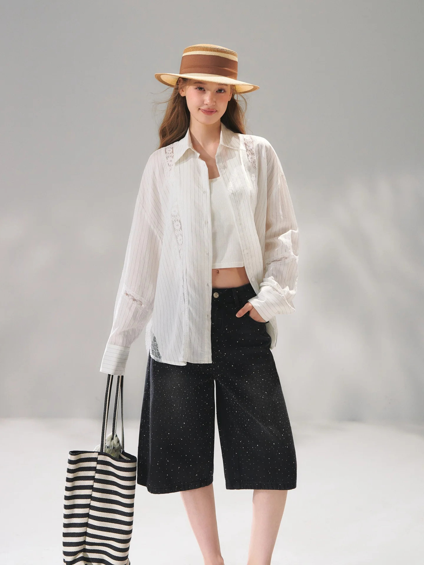 AsGony Embroidered Lace Patchwork Shirt Lightweight Sun Protection Collar Open Cardigan Top Women's Summer Fashion
AsGony Embroidered Lace Patchwork Shirt Lightweight Sun Protection Collar Open Cardigan Top Women's Summer Fashion