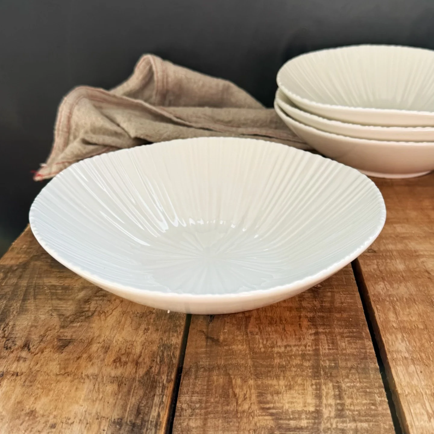 White Cerc Wave Pattern Deep Di Soup Plate European Sle Dinnerware Slow Bowl Home Use Commercial round ape
White Cerc Wave Pattern Deep Di Soup Plate European Sle Dinnerware Slow Bowl Home Use Commercial round ape