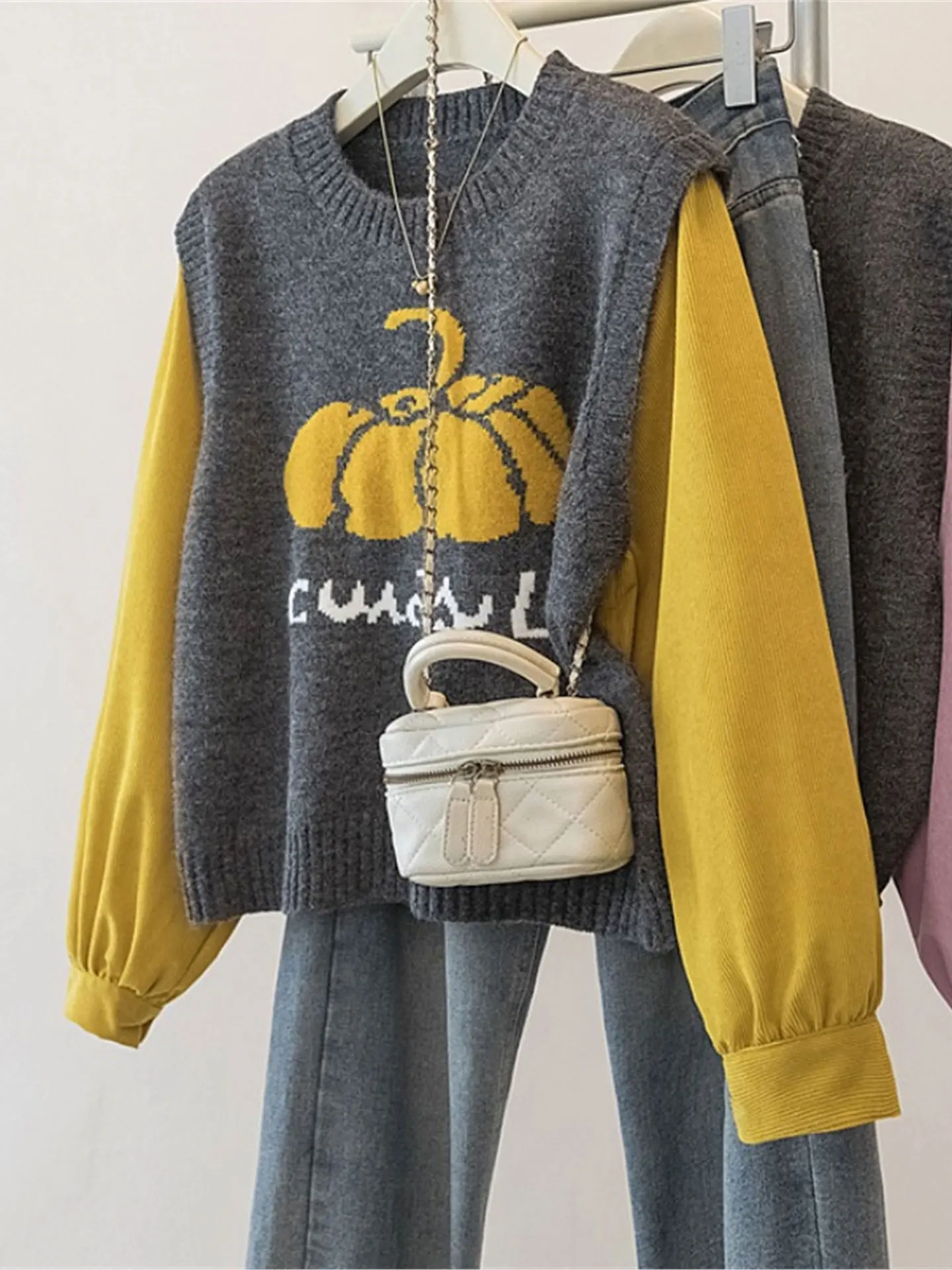 Loose Long Sve Yellow irt Women's plus Size Fake Two-Piece Slimming Top Casual Sle Comfortable Soft Fabric Spring 2026
Loose Long Sve Yellow irt Women's plus Size Fake Two-Piece Slimming Top Casual Sle Comfortable Soft Fabric Spring 2026