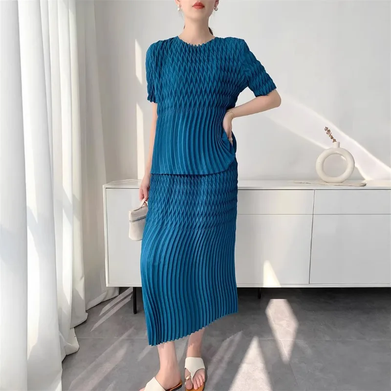 Miyake Handmade Pleated Women's Skirt Set 2026 New Short Sleeve T-Shirt Stretch Waistband Half Skirt 2 Piece Set Simple Clothing
Miyake Handmade Pleated Women's Skirt Set 2026 New Short Sleeve T-Shirt Stretch Waistband Half Skirt 2 Piece Set Simple Clothing