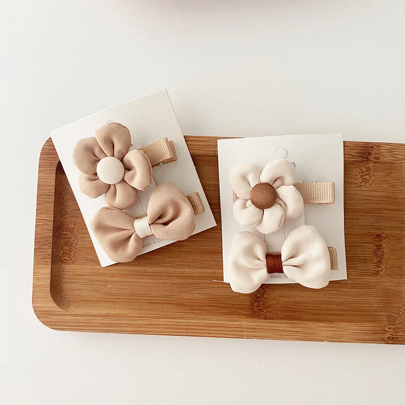 Beige Soft Cloth Bow Fully Covered Floral BB Side Clips Lovely Baby Girls Bangs Barrettes Versatile Daily Kids Hair Accessories
Beige Soft Cloth Bow Fully Covered Floral BB Side Clips Lovely Baby Girls Bangs Barrettes Versatile Daily Kids Hair Accessories