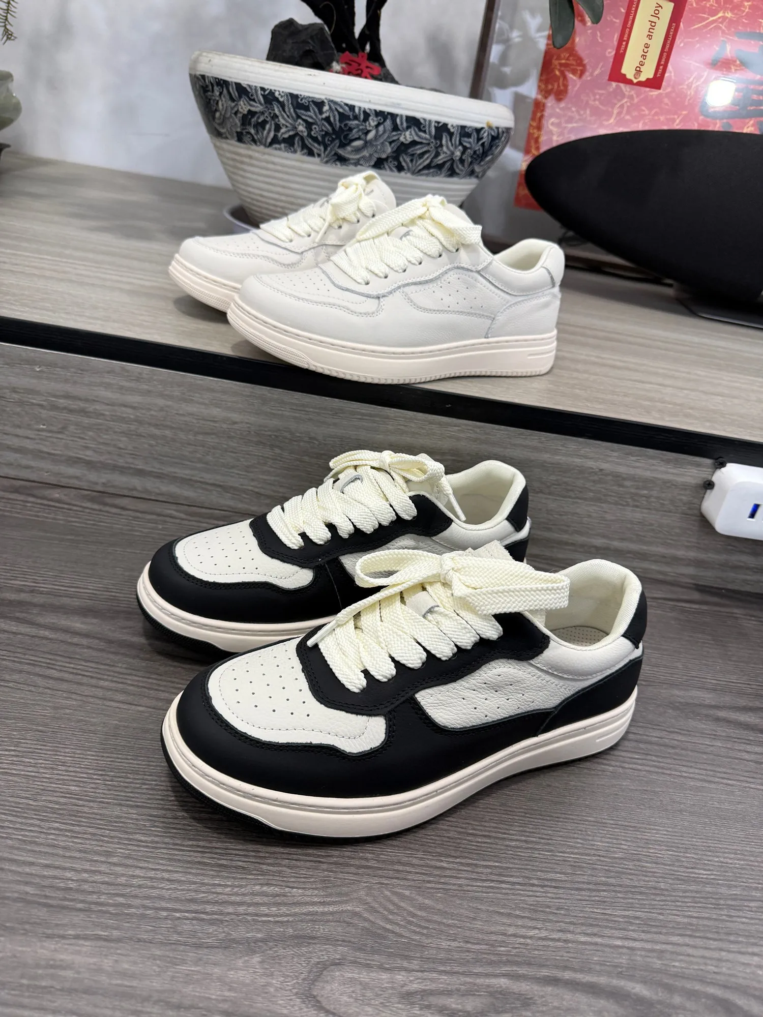 Ceiling Level Japanese Style Top Layer Cowhide Thick Bottom Sports Casual Shoes Low Cut Lace up Genuine Leather Sneakers
Ceiling Level Japanese Style Top Layer Cowhide Thick Bottom Sports Casual Shoes Low Cut Lace up Genuine Leather Sneakers