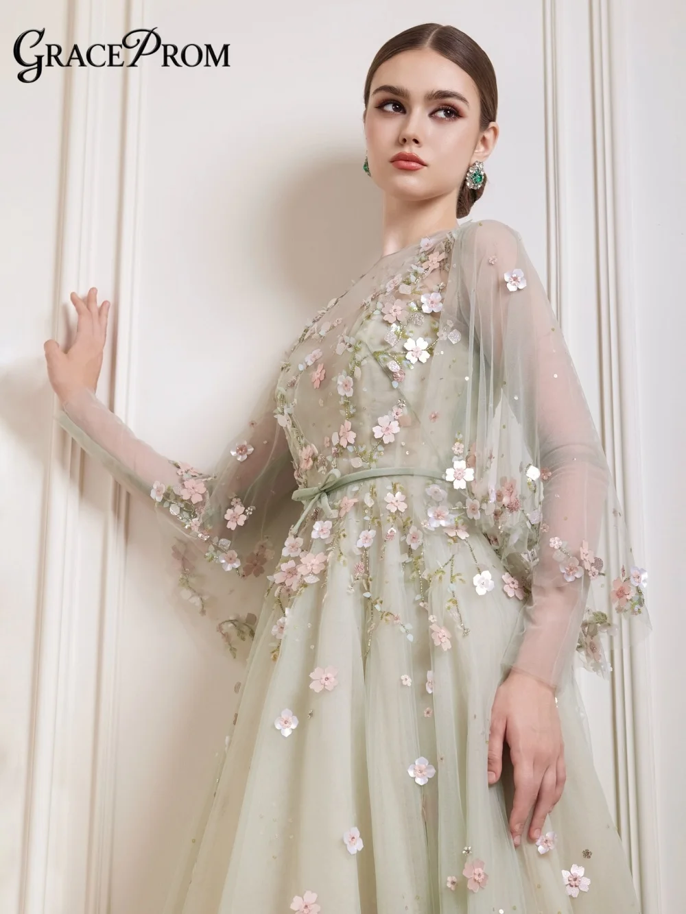 Ethereal Sage Green Floral Appliqué Tulle Evening Gown Romantic Sheer 3/4 Sleeve A Line Party Dress Wedding Guests فساتين سهرة
Ethereal Sage Green Floral Appliqué Tulle Evening Gown Romantic Sheer 3/4 Sleeve A Line Party Dress Wedding Guests فساتين سهرة