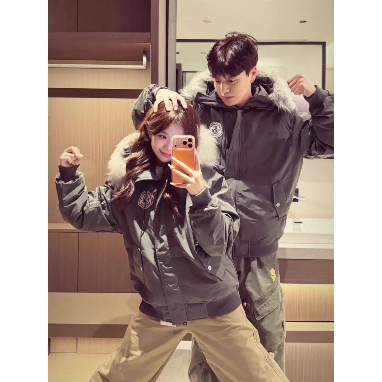 Мужское хлопковое пальто с капюшоном Thiened большого размера, теплая свободная одежда для пар, осень-зима, длинное волокно из полиэфирного волокна
Мужское хлопковое пальто с капюшоном Thiened большого размера, теплая свободная одежда для пар, осень-зима, длинное волокно из полиэфирного волокна