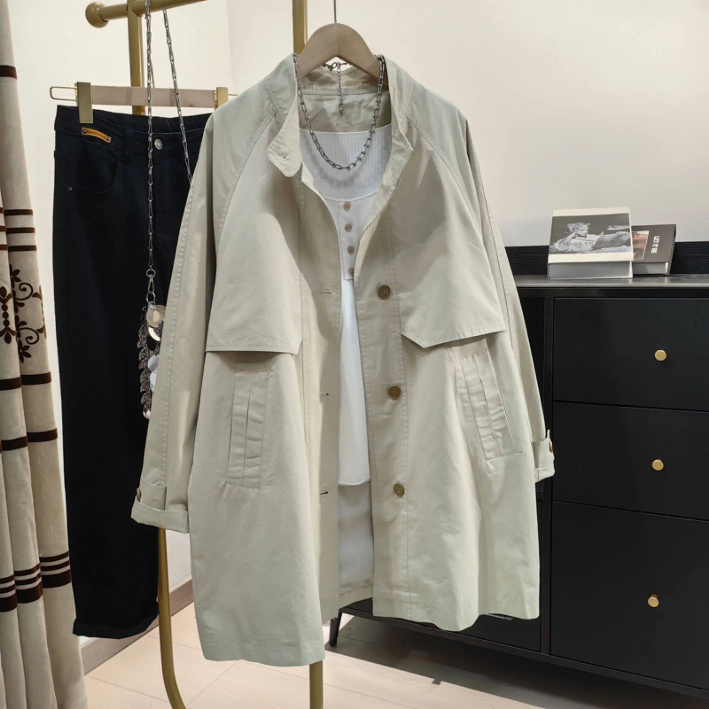 Women's 2026 New Casual Single-breasted Medium and Long-sleeved Stand-up Collar Top
Women's 2026 New Casual Single-breasted Medium and Long-sleeved Stand-up Collar Top