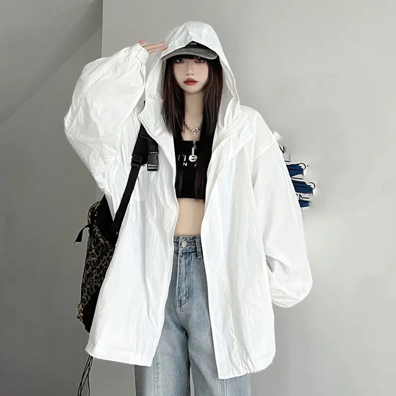 Защитная одежда большого размера с капюшоном, мужская и женская летняя свободная повседневная верхняя одежда средней длины, ветровка, пальто
Защитная одежда большого размера с капюшоном, мужская и женская летняя свободная повседневная верхняя одежда средней длины, ветровка, пальто