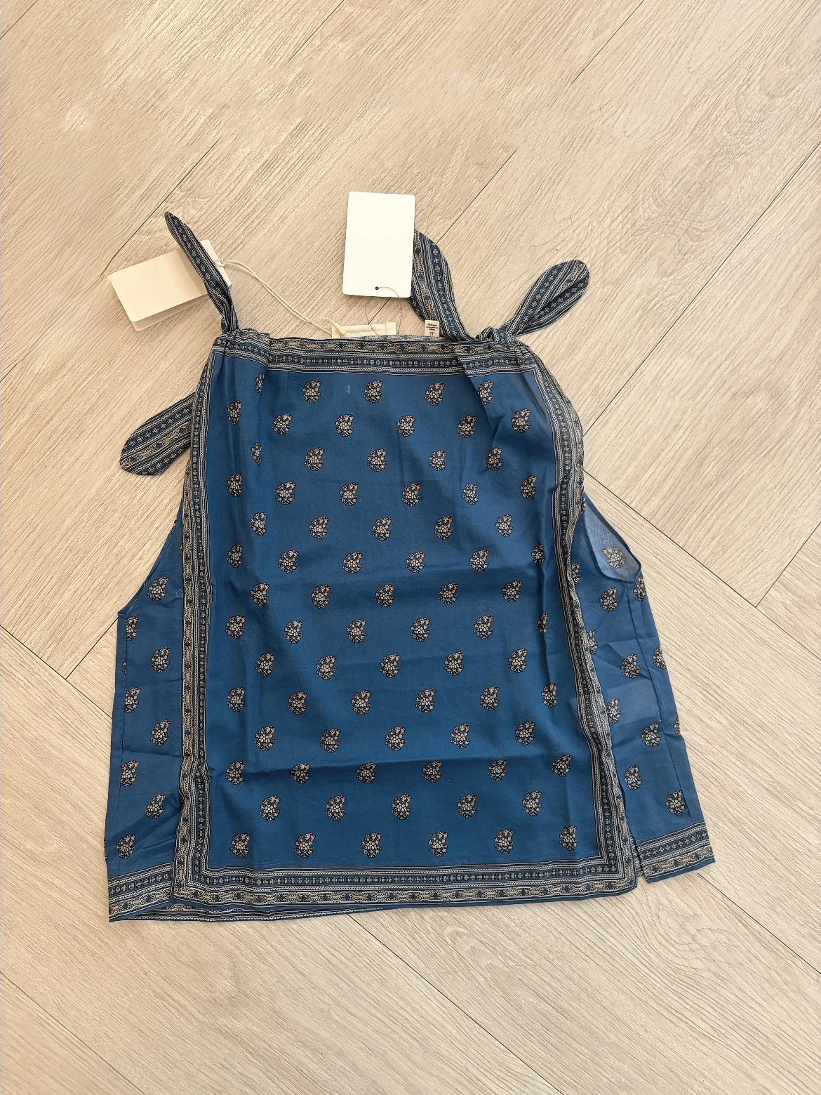 Heidd DO2026 Spring Summer Vacation Style White Enhancing Blue Floral Tie Waist Sleeveless Shirt Women's Elegant Fit Cotton Top
Heidd DO2026 Spring Summer Vacation Style White Enhancing Blue Floral Tie Waist Sleeveless Shirt Women's Elegant Fit Cotton Top