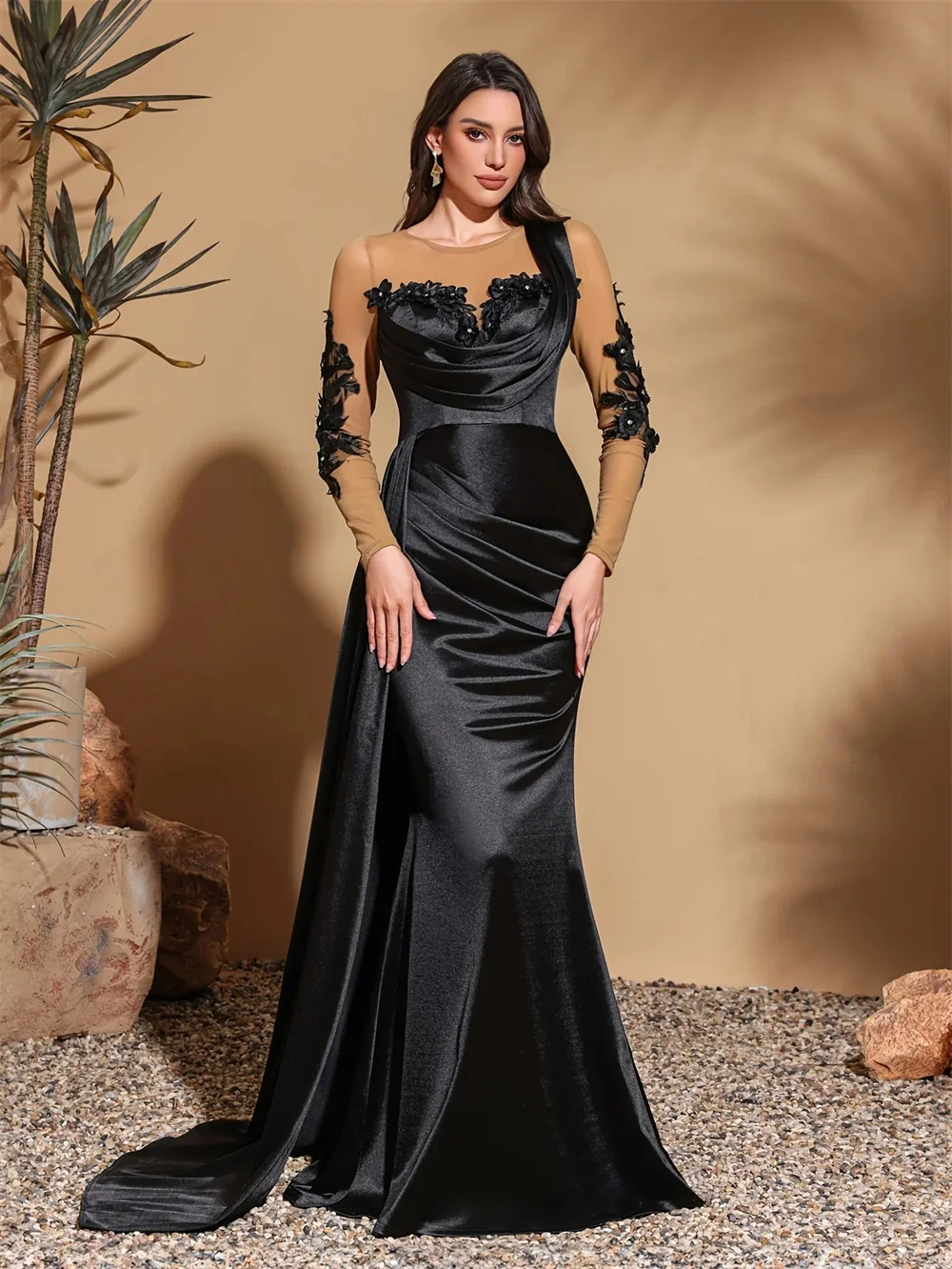 Customized black tulle long-sleeve floor-length dress with waist cincher and side slit, it shapes your figure and presents elega
Customized black tulle long-sleeve floor-length dress with waist cincher and side slit, it shapes your figure and presents elega