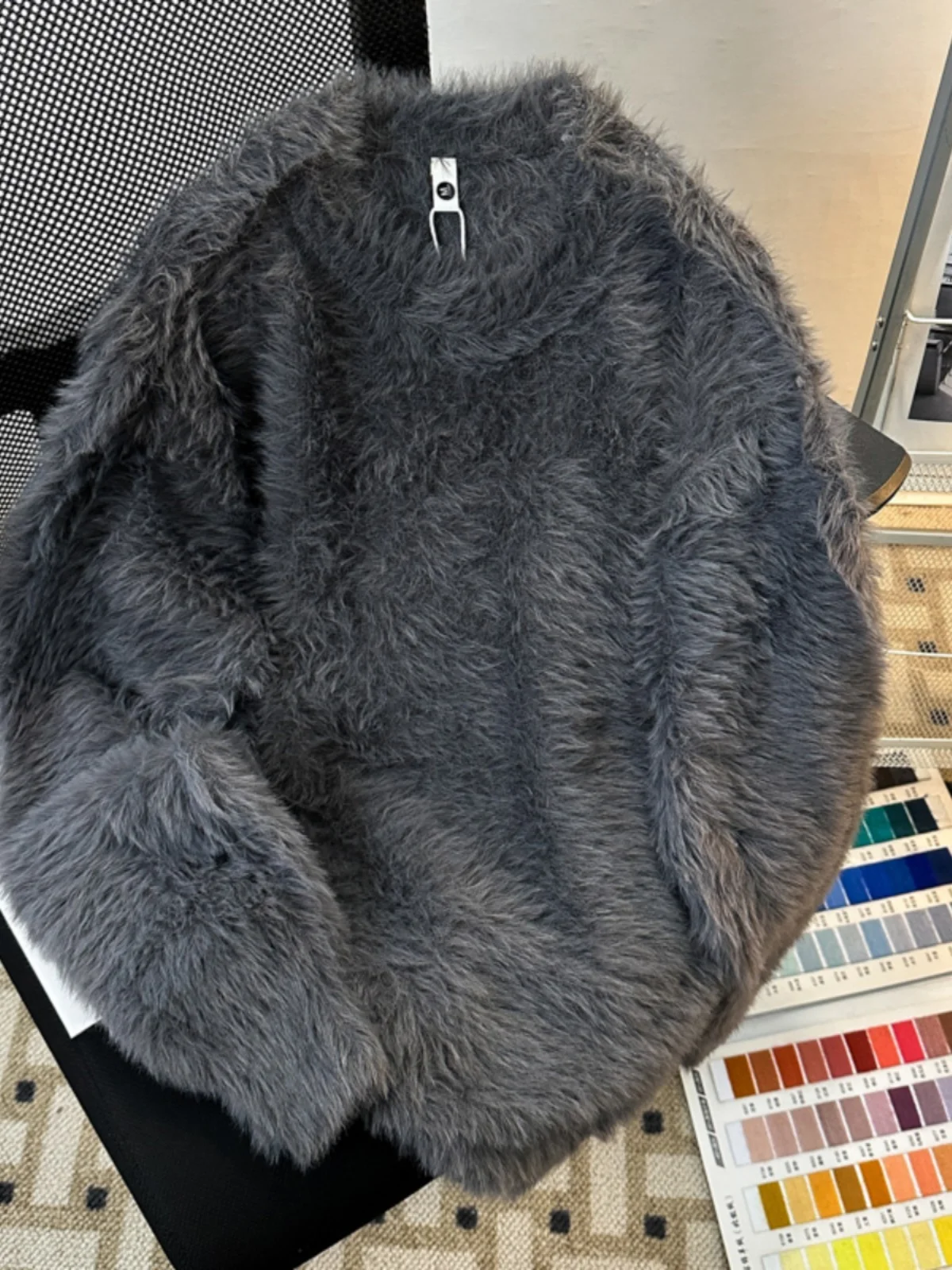 Thiened Men's Knitted Sweater Winter Lazy Sle Soft And Warm Loose Trendy Brand Couple Inner Warmth Velvet-like Sweater
Thiened Men's Knitted Sweater Winter Lazy Sle Soft And Warm Loose Trendy Brand Couple Inner Warmth Velvet-like Sweater