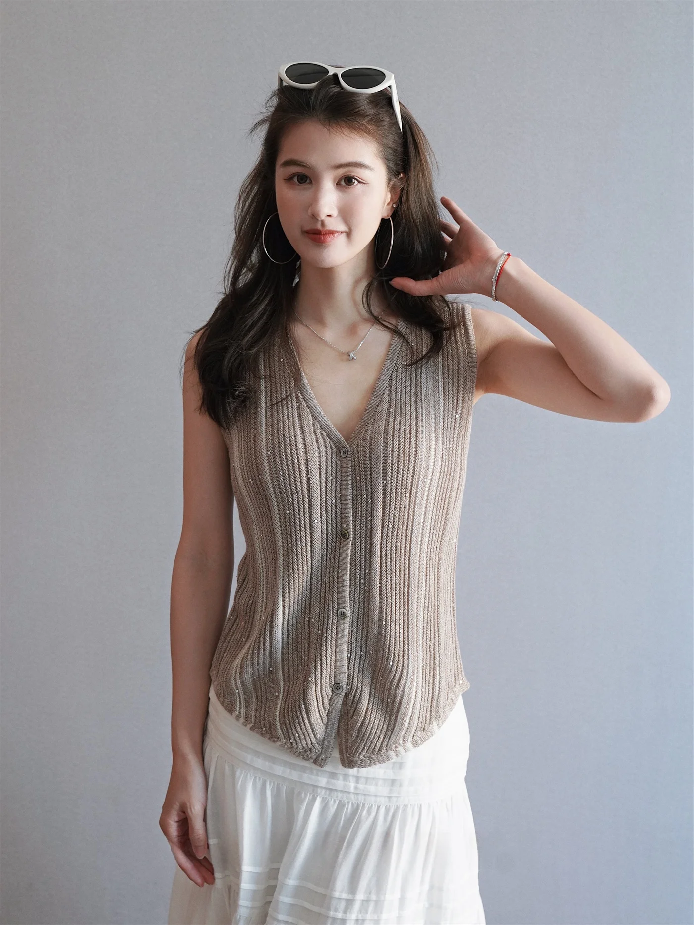 YANDANYI Women's V-neck Knitted Vest Sleeveless Linen Sequin H-shaped Backless Cardigan Regular Length Stripe Pattern
YANDANYI Women's V-neck Knitted Vest Sleeveless Linen Sequin H-shaped Backless Cardigan Regular Length Stripe Pattern