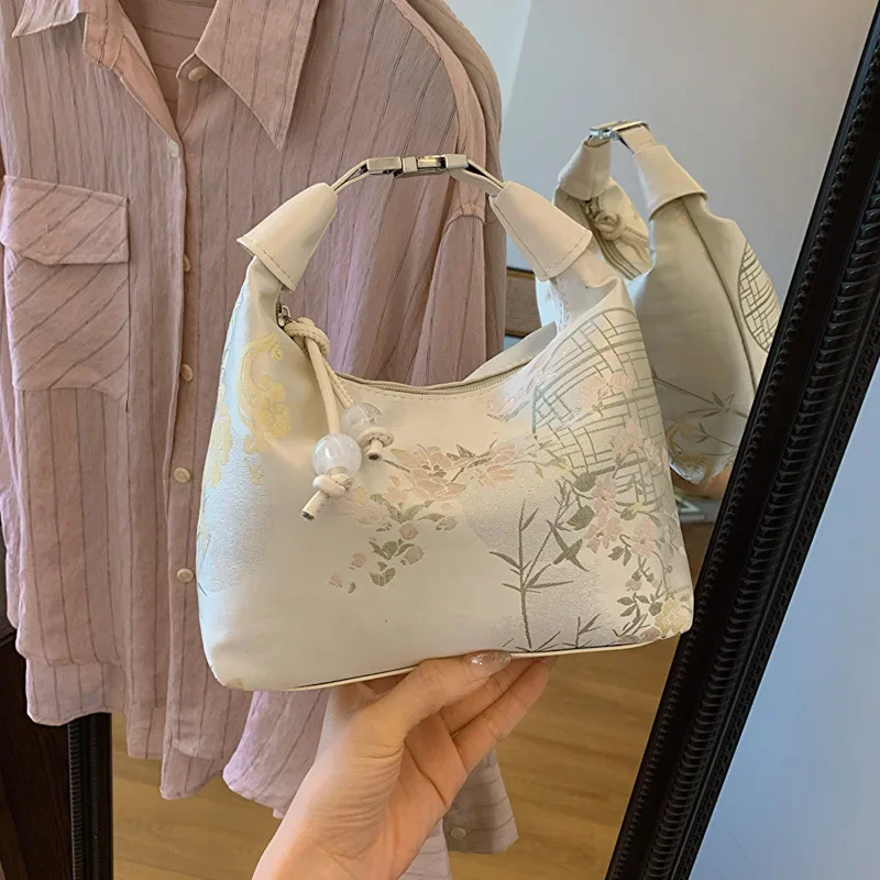 Underarm bag women's embroidery niche high-end single shoulder crossbody women's bag
Underarm bag women's embroidery niche high-end single shoulder crossbody women's bag