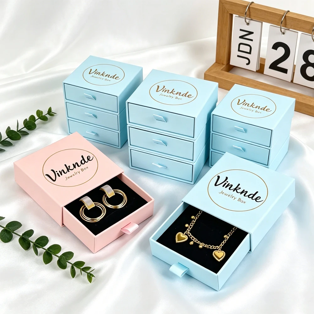 50pcs Paper Jewelry Gift Box Custom Logo Jewellery Packaging Display Boxes For Ring Earrings Pendant Necklace Bracelet Stud Oil
50pcs Paper Jewelry Gift Box Custom Logo Jewellery Packaging Display Boxes For Ring Earrings Pendant Necklace Bracelet Stud Oil