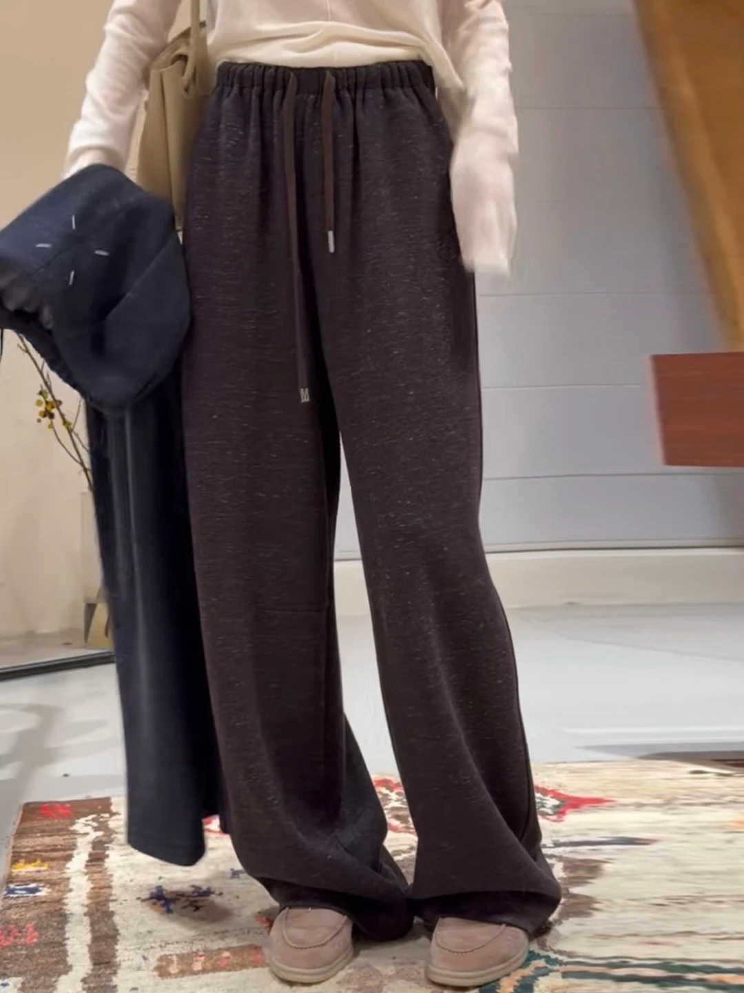 Slimming Wide Leg Pants Women's High Waist Drawstring Floor-Length Casual Trousers Pure Color Lazy Style Autumn Winter New Ar...
Slimming Wide Leg Pants Women's High Waist Drawstring Floor-Length Casual Trousers Pure Color Lazy Style Autumn Winter New Ar...
