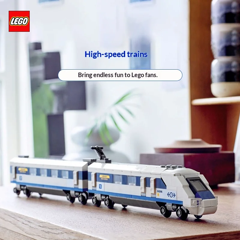 Lego-40518 Creator High-Speed Train 2, connected carriage, which is a driver's compartment and has a sloping front
Lego-40518 Creator High-Speed Train 2, connected carriage, which is a driver's compartment and has a sloping front