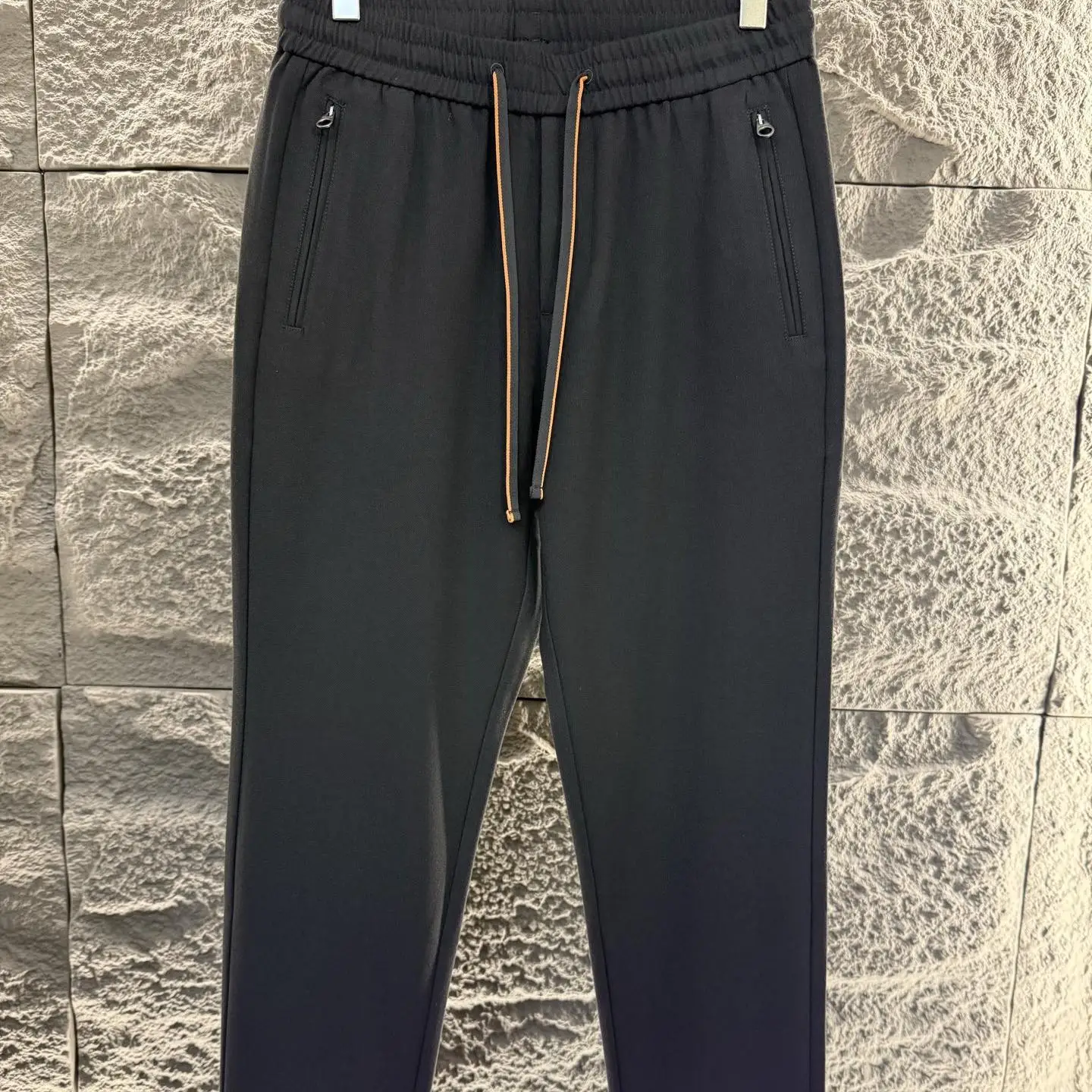 Italian LP men's clothing early autumn new simple and comfortable drawstring solid color straight trouse
Italian LP men's clothing early autumn new simple and comfortable drawstring solid color straight trouse