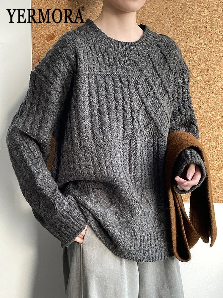 YERMORA Gray Irregular Cable Brief Casual Pullover For Women O-Neck Long Sleeve Loose New Sweater Fashion Autumn Winter 2025
YERMORA Gray Irregular Cable Brief Casual Pullover For Women O-Neck Long Sleeve Loose New Sweater Fashion Autumn Winter 2025
