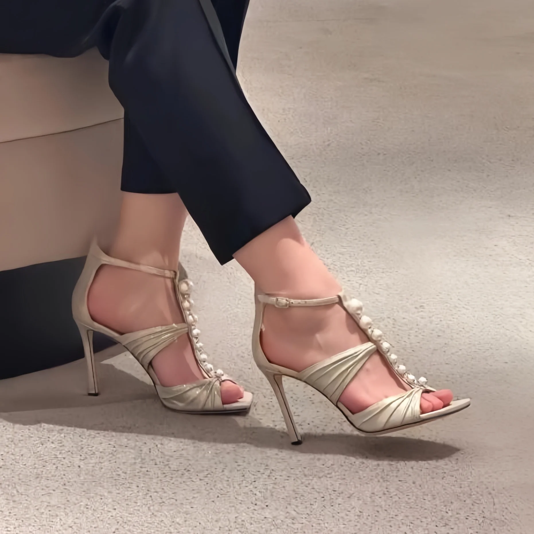 French Pearl Crystal Sandals Straightened High Heels Wrinkled Open Toe High Heels Exquisite Elegant Single Shoes Design Sandals
French Pearl Crystal Sandals Straightened High Heels Wrinkled Open Toe High Heels Exquisite Elegant Single Shoes Design Sandals