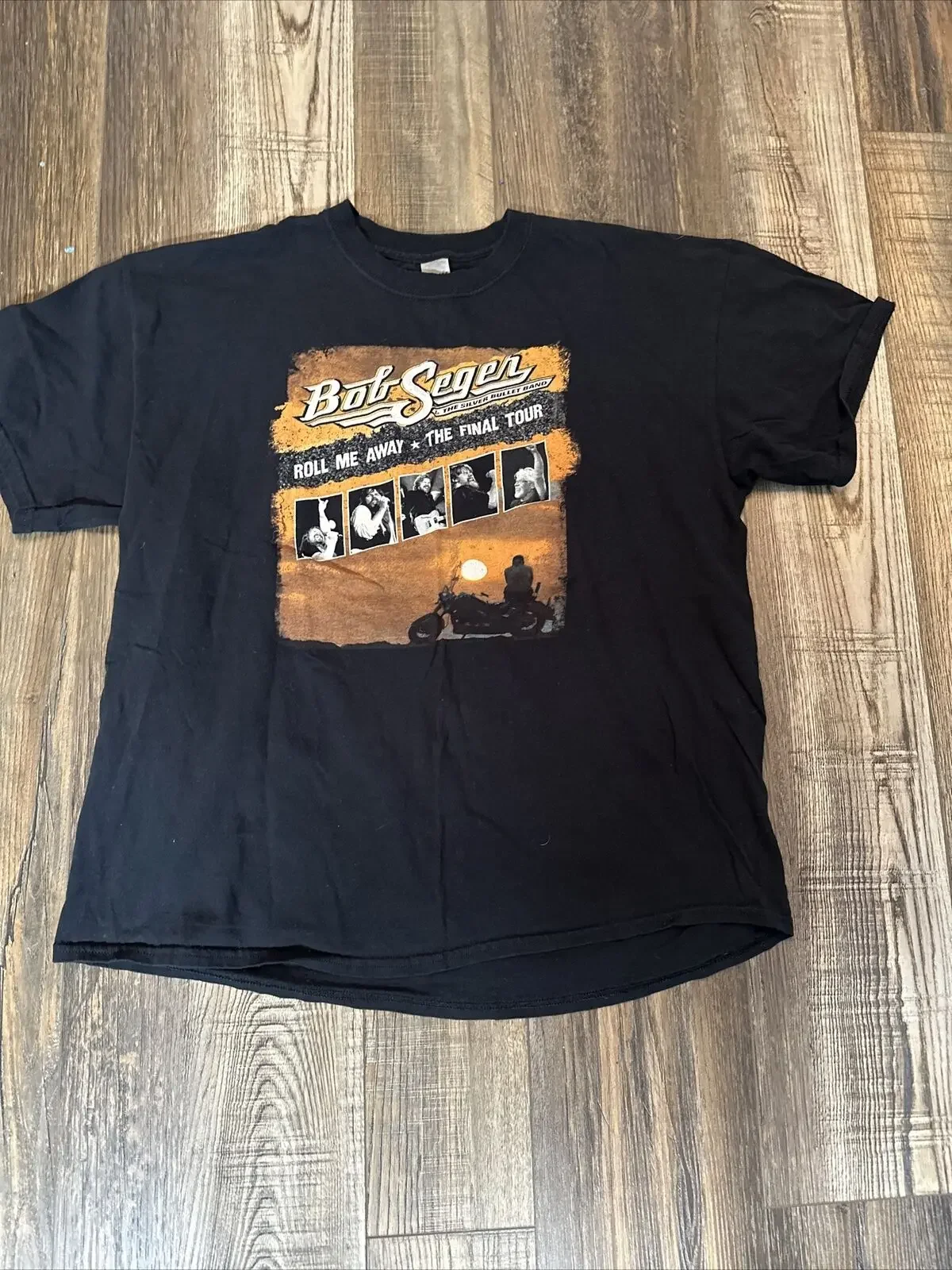 Bob Seger the Silver Bullet Band Final Tour 2018 2019 Roll Me Away T Shirt XL long or short sleeves
Bob Seger the Silver Bullet Band Final Tour 2018 2019 Roll Me Away T Shirt XL long or short sleeves