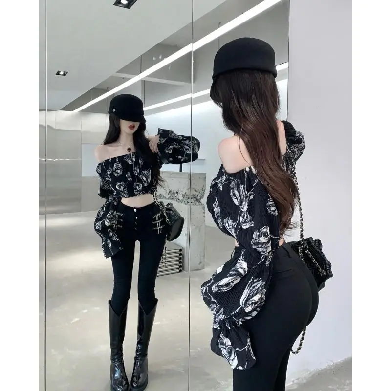 French Fashion Sexy One Shoulder Floral Long Sleeved T-shirt Shirt for Women's High-end Short Unique Tee Top Female Clothing
French Fashion Sexy One Shoulder Floral Long Sleeved T-shirt Shirt for Women's High-end Short Unique Tee Top Female Clothing