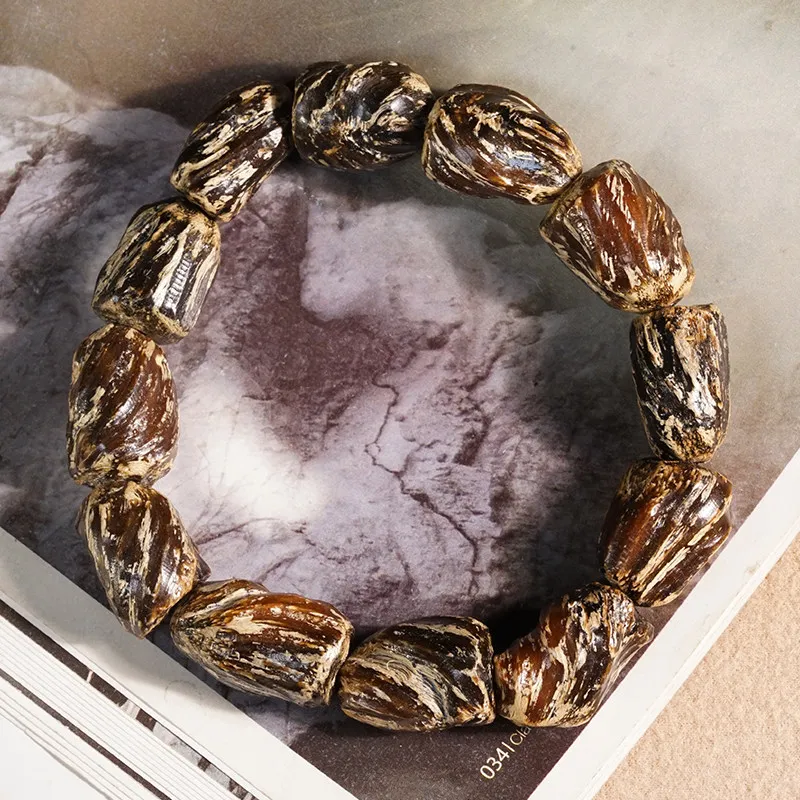 Chinese Traditional Nha Trang Jade Insect Leak Agarwood Bracelet Lucky Fortune Good Luck Feng Shui Prayer Beads Unisex Couple
Chinese Traditional Nha Trang Jade Insect Leak Agarwood Bracelet Lucky Fortune Good Luck Feng Shui Prayer Beads Unisex Couple