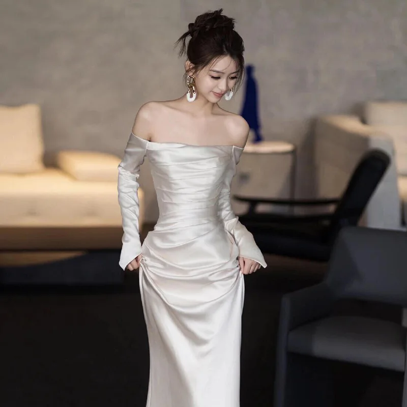 One Shoulder Slim Fit Satin Dress with Fish Tail for Travel Photography, High-end Temperament, Long Sleeved Bridal Toast Dress
One Shoulder Slim Fit Satin Dress with Fish Tail for Travel Photography, High-end Temperament, Long Sleeved Bridal Toast Dress