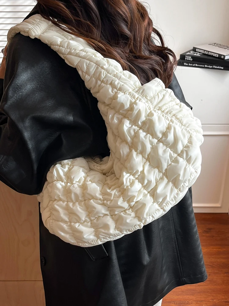 Большая вместительная повседневная женская сумка через плечо из хлопка, модная зимняя сумка-тоут для поездок на работу, мягкая сумка из искусственной кожи
Большая вместительная повседневная женская сумка через плечо из хлопка, модная зимняя сумка-тоут для поездок на работу, мягкая сумка из искусственной кожи