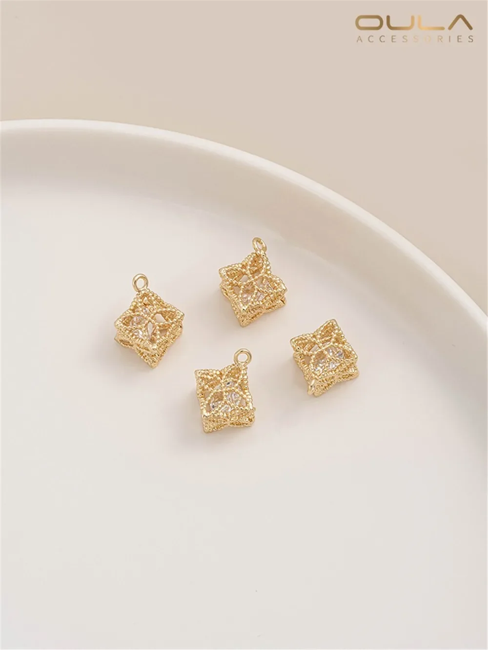Built-in Zircon Smart Pendant 14K Bag Gold Color Water Drop Bird Cage Lotus Pendant Diy Jewelry Hanging
Built-in Zircon Smart Pendant 14K Bag Gold Color Water Drop Bird Cage Lotus Pendant Diy Jewelry Hanging