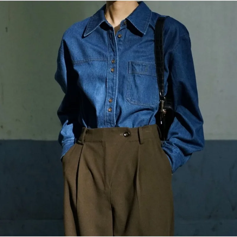 Винтажная джинсовая рубашка с длинным рукавом в классическом стиле, женский топ, весна-осень 2026, популярная повседневная женская одежда для работы и отдыха
Винтажная джинсовая рубашка с длинным рукавом в классическом стиле, женский топ, весна-осень 2026, популярная повседневная женская одежда для работы и отдыха