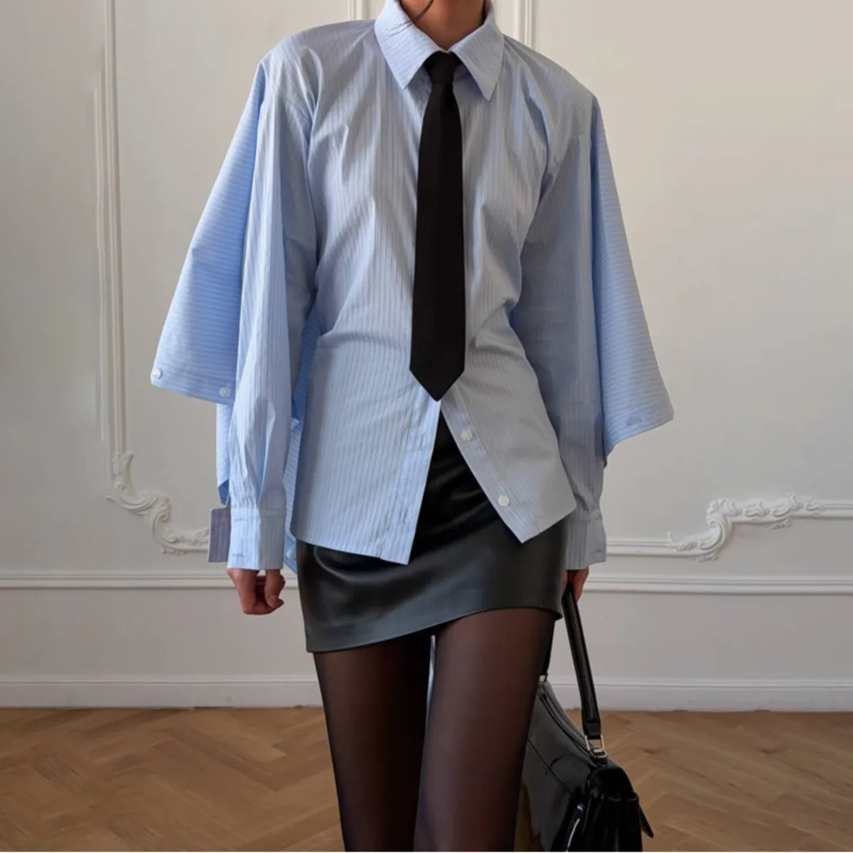 VTKW 2026 New Women Fashion Striped Shirt Backless Lace Up Oversized Long Sleeve Button Down Elegant Casual Chic Blouse Top
VTKW 2026 New Women Fashion Striped Shirt Backless Lace Up Oversized Long Sleeve Button Down Elegant Casual Chic Blouse Top