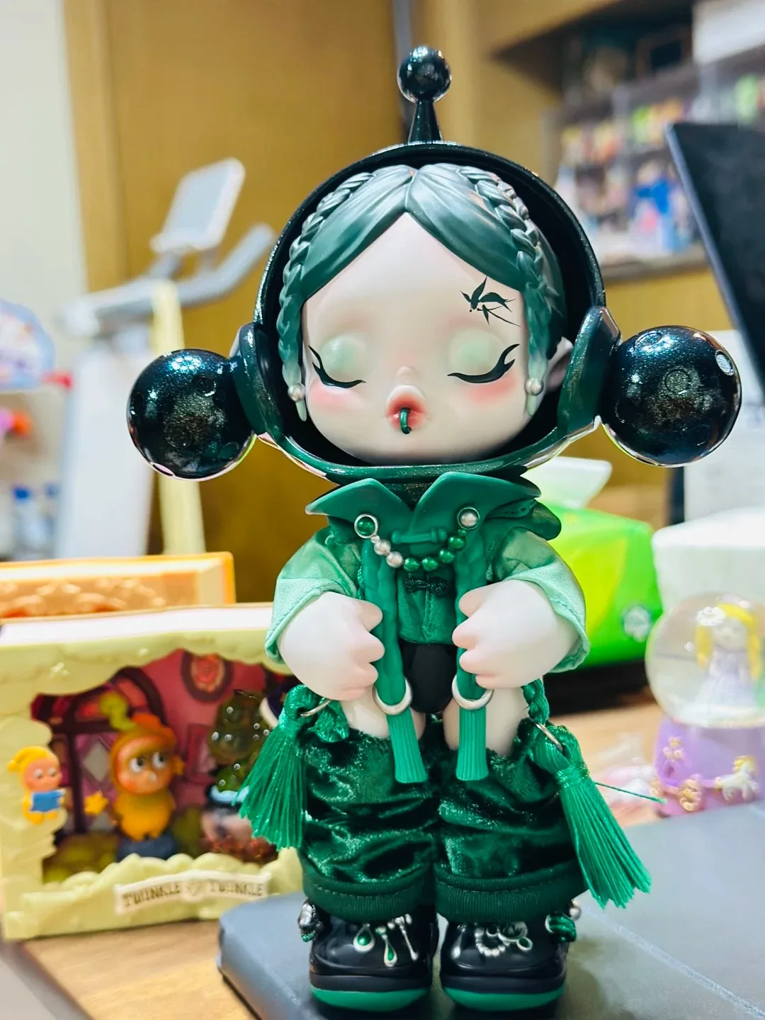 POPMART Original SKULLPANDA × CROCS OOTD Series Blind Box Exquisite Figurines and Decorative Collection Gifts in Stock
POPMART Original SKULLPANDA × CROCS OOTD Series Blind Box Exquisite Figurines and Decorative Collection Gifts in Stock