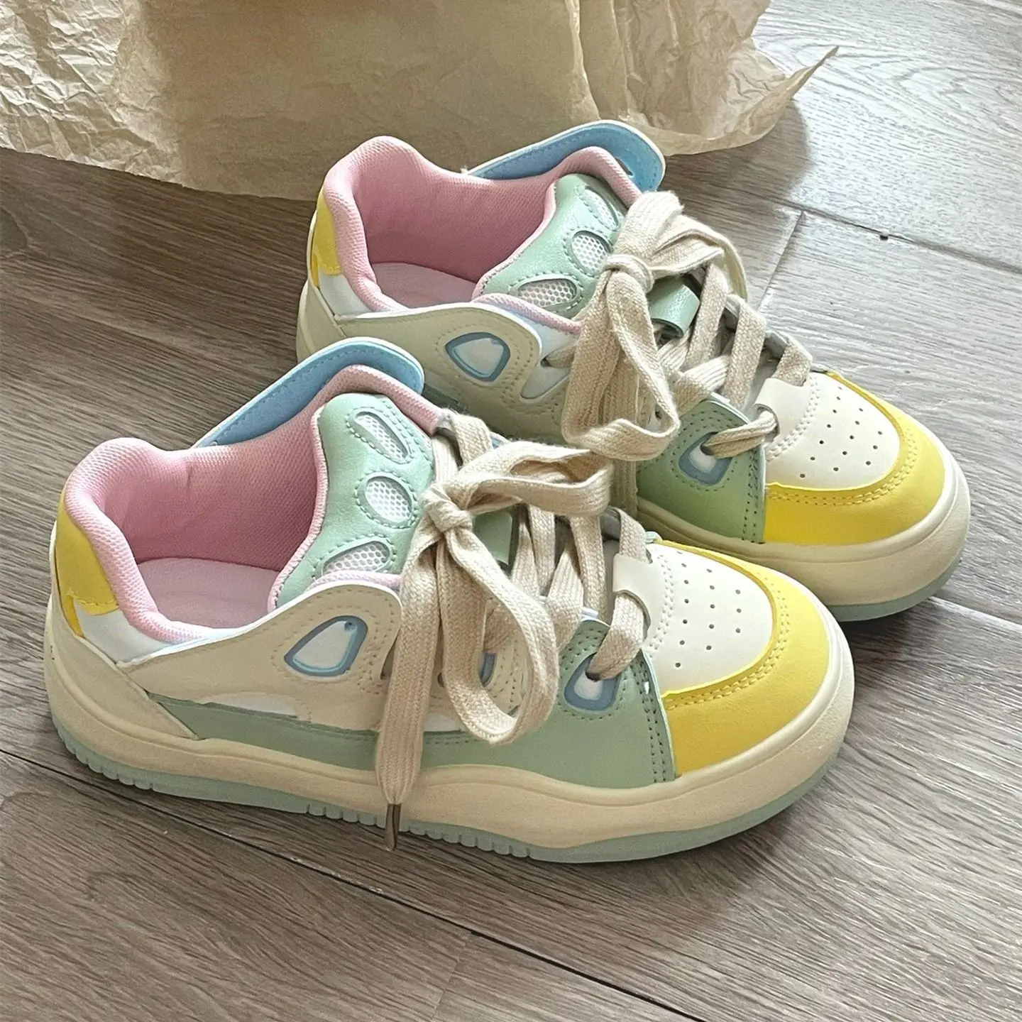 Shoes women 2024 spring new explosive retro all-matching small student board shoes thick sole leisure sports bread shoes
Shoes women 2024 spring new explosive retro all-matching small student board shoes thick sole leisure sports bread shoes