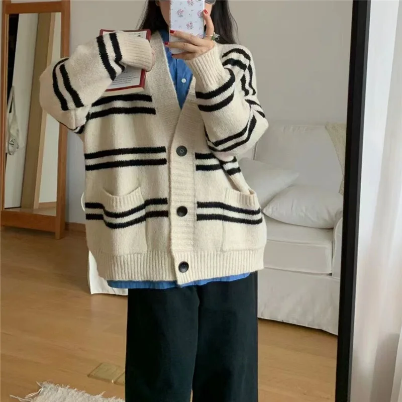 Korean Version Autumn and Winter New Women's Knitted Cardigan Women's Top Loose Lazy Style Striped Sweater Jacket Women's Trend
Korean Version Autumn and Winter New Women's Knitted Cardigan Women's Top Loose Lazy Style Striped Sweater Jacket Women's Trend