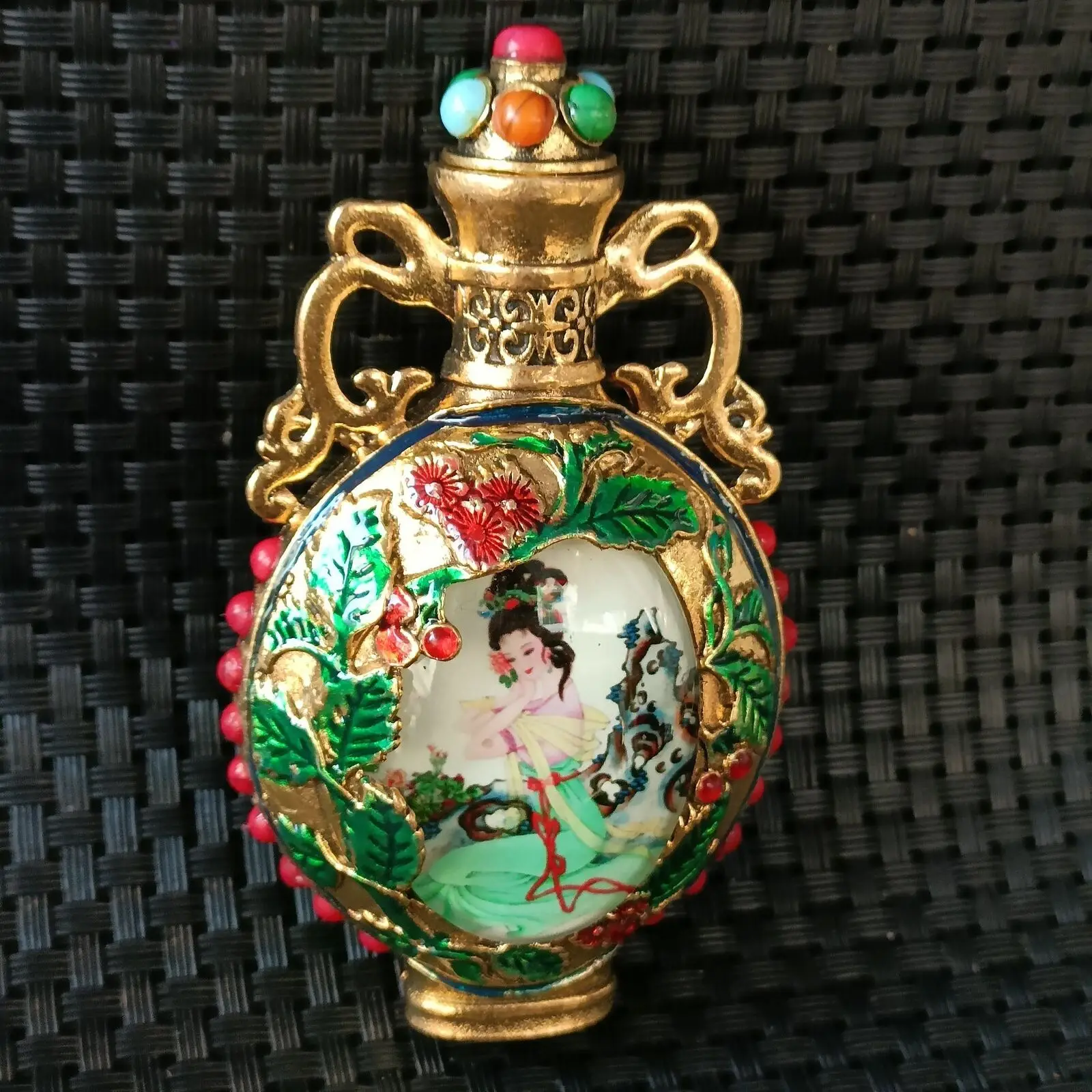 Chinese antique high-end cloisonne bronze body luminous snuff bottle
Chinese antique high-end cloisonne bronze body luminous snuff bottle