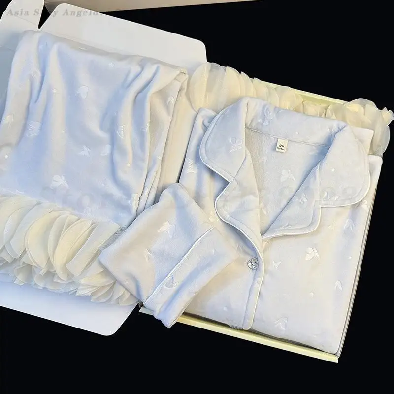 Женская роскошная элегантная домашняя одежда, осенне-зимний топ с длинными рукавами и брюки, пижамный комплект из 2 предметов, бархатная теплая одежда для сна, домашняя одежда
Женская роскошная элегантная домашняя одежда, осенне-зимний топ с длинными рукавами и брюки, пижамный комплект из 2 предметов, бархатная теплая одежда для сна, домашняя одежда