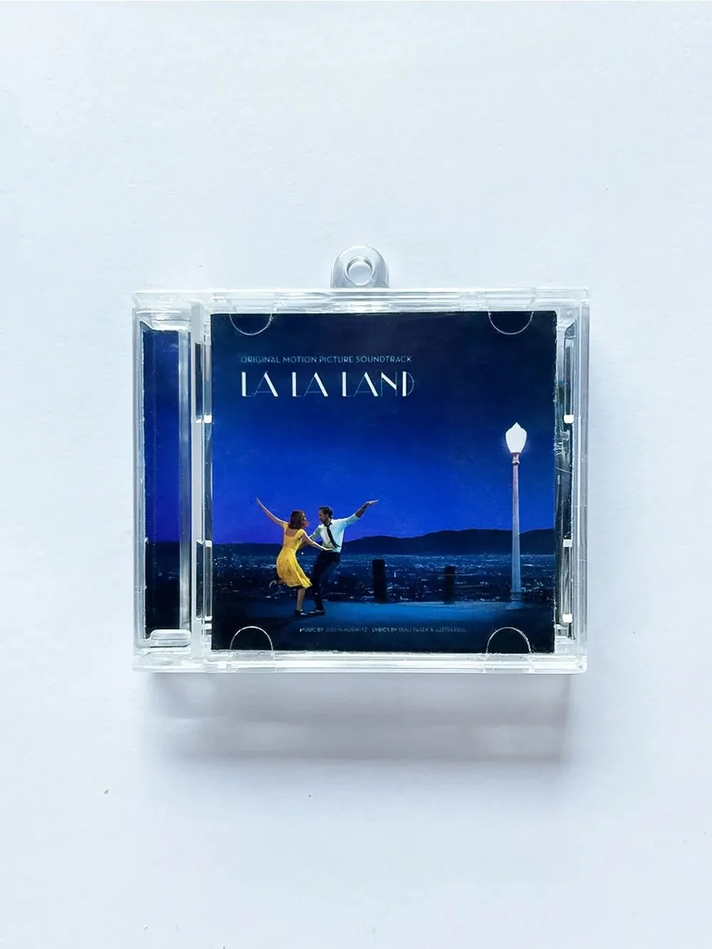 Бесплатный дизайн под заказ, дневной мини-альбом, CD брелок для La Land, любовник фильма
Бесплатный дизайн под заказ, дневной мини-альбом, CD брелок для La Land, любовник фильма