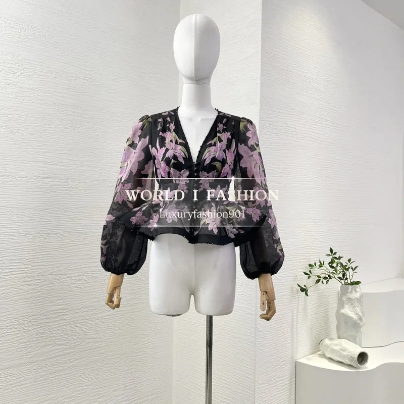 2025 New High Quality Linen Silk Spring Summer Women Collection Floral Print Lantern Sleeve Blouse and Shorts Set Outfit
2025 New High Quality Linen Silk Spring Summer Women Collection Floral Print Lantern Sleeve Blouse and Shorts Set Outfit